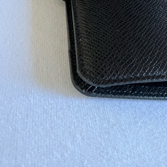 LV Black Taiga Leather MM Agenda - Picture 4 of 7